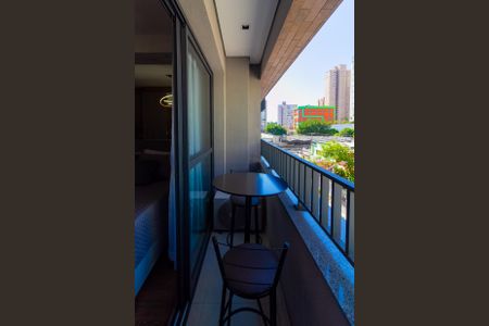 Varanda de kitnet/studio para alugar com 1 quarto, 23m² em Vila Cordeiro, São Paulo
