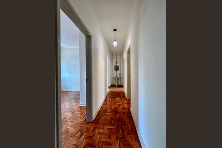 Casa à venda com 253m², 4 quartos e 6 vagasCorredor