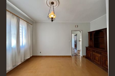 Casa à venda com 253m², 4 quartos e 6 vagasSala 2