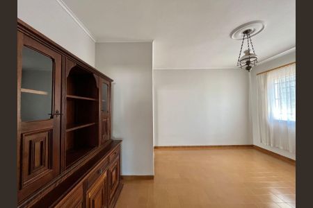 Casa à venda com 253m², 4 quartos e 6 vagasSala 2