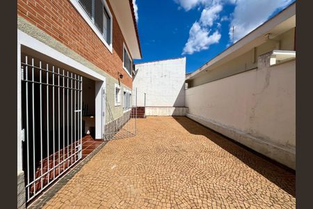 Casa à venda com 253m², 4 quartos e 6 vagasEdícula