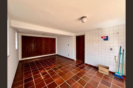 Casa à venda com 253m², 4 quartos e 6 vagasEdícula