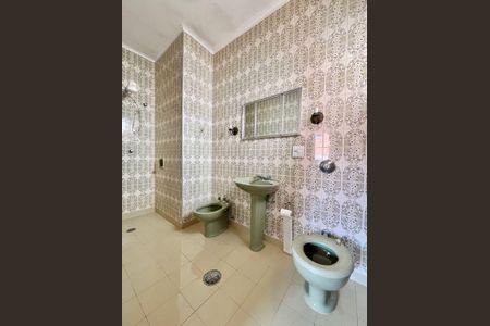 Casa à venda com 253m², 4 quartos e 6 vagasBanheiro da Suíte