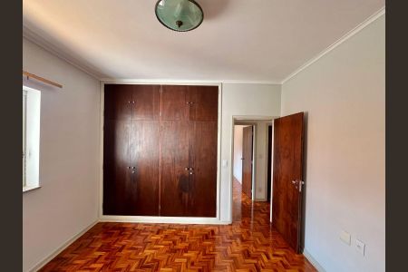 Casa à venda com 253m², 4 quartos e 6 vagasSuíte