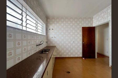 Casa à venda com 253m², 4 quartos e 6 vagasCozinha