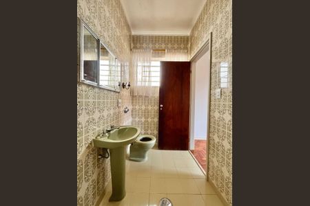 Casa à venda com 253m², 4 quartos e 6 vagasBanheiro da Suíte