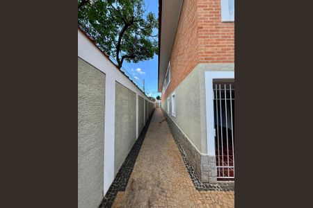 Casa à venda com 253m², 4 quartos e 6 vagasCorredor