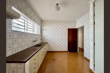 Casa à venda com 253m², 4 quartos e 6 vagasCozinha