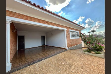 Casa à venda com 253m², 4 quartos e 6 vagasGaragem