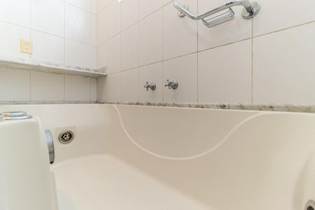 Apartamento para alugar com 220m², 4 quartos e 2 vagasBanheiro 3