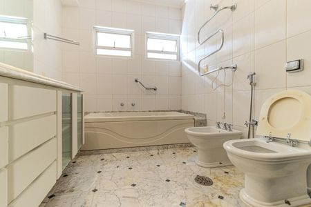 Apartamento para alugar com 220m², 4 quartos e 2 vagasBanheiro 3