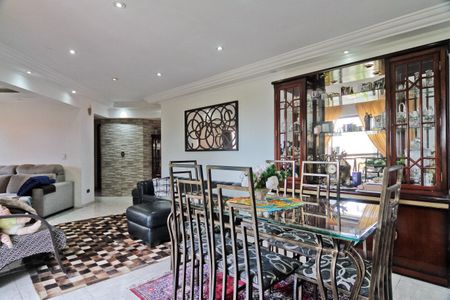 Apartamento à venda com 106m², 2 quartos e 2 vagas Apartamento à venda com 106m², 2 quartos e 2 vagasSala