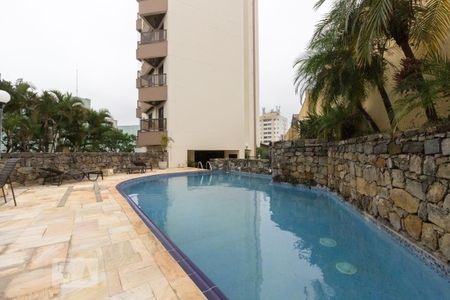 Apartamento à venda com 106m², 2 quartos e 2 vagas Apartamento à venda com 106m², 2 quartos e 2 vagasÁrea comum - Piscina
