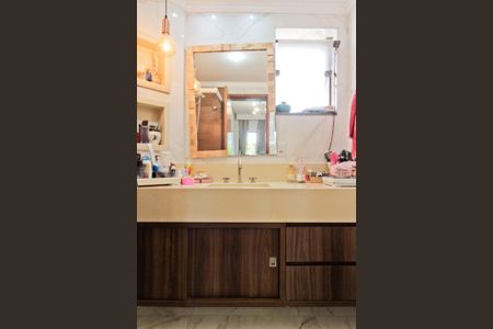 Apartamento à venda com 106m², 2 quartos e 2 vagas Apartamento à venda com 106m², 2 quartos e 2 vagasBanheiro da Suíte