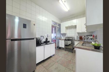 Apartamento à venda com 137m², 4 quartos e 2 vagasCozinha 
