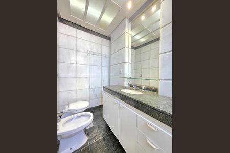 Apartamento à venda com 137m², 4 quartos e 2 vagasBanheiro da Suíte 