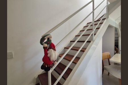 Apartamento para alugar com 149m², 3 quartos e 1 vaga Apartamento para alugar com 149m², 3 quartos e 1 vagaEscada