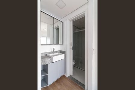 Banheiro de apartamento para alugar com 1 quarto, 33m² em Butantã, São Paulo