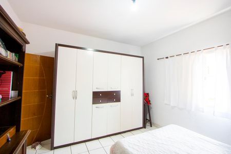 Casa à venda com 312m², 3 quartos e 4 vagas Casa à venda com 312m², 3 quartos e 4 vagasQuarto 1