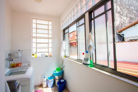 Casa à venda com 312m², 3 quartos e 4 vagas Casa à venda com 312m², 3 quartos e 4 vagasÁrea de serviço