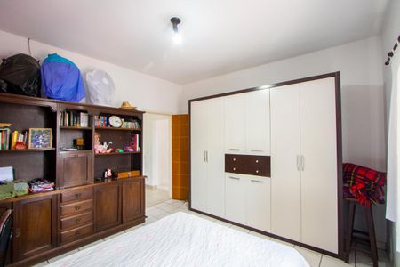 Casa à venda com 312m², 3 quartos e 4 vagas Casa à venda com 312m², 3 quartos e 4 vagasQuarto 1