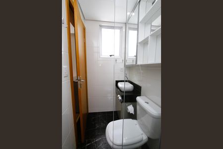 Apartamento para alugar com 57m², 2 quartos e 2 vagasBanheiro do Quarto 2