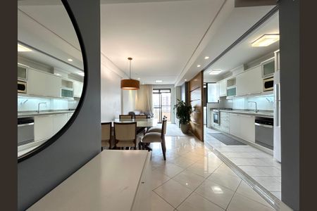 Sala de apartamento para alugar com 3 quartos, 95m² em Kobrasol, São José