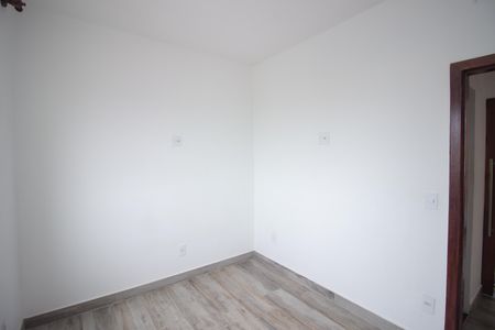Quarto 2 de apartamento para alugar com 2 quartos, 41m² em Parque das Acácias, Contagem