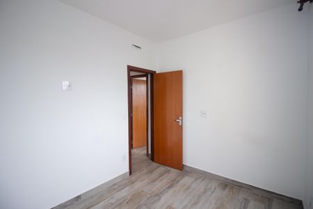 Quarto 2 de apartamento para alugar com 2 quartos, 41m² em Parque das Acácias, Contagem