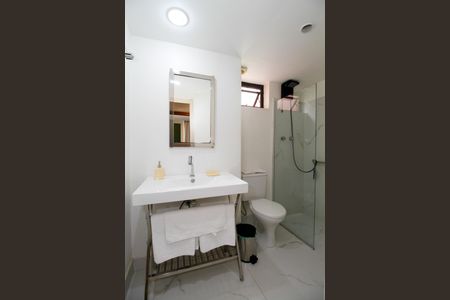 Apartamento para alugar com 50m², 1 quarto e 1 vaga Apartamento para alugar com 50m², 1 quarto e 1 vagaBanheiro da Suíte