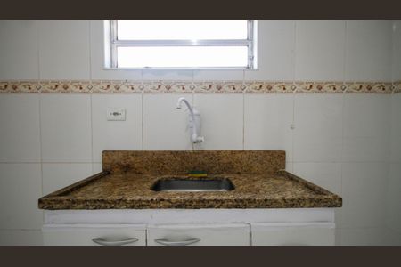 Cozinha de apartamento para alugar com 1 quarto, 50m² em Tupi, Praia Grande