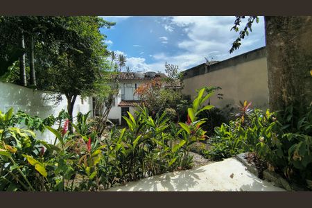 Casa de condomínio à venda com 270m², 5 quartos e 3 vagasQuintal