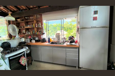 Casa de condomínio à venda com 270m², 5 quartos e 3 vagasLoft