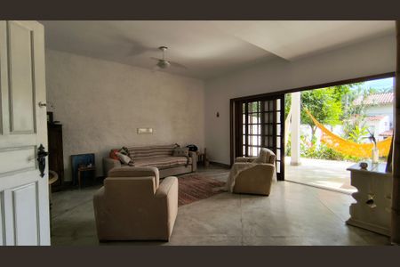 Casa de condomínio à venda com 270m², 5 quartos e 3 vagasSala