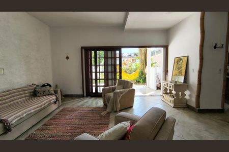 Sala de casa de condomínio à venda com 5 quartos, 270m² em Vargem Grande, Rio de Janeiro