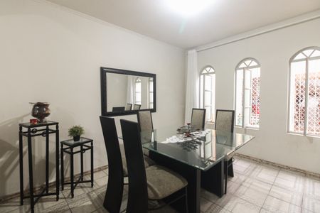 Casa à venda com 270m², 5 quartos e 2 vagasSala 