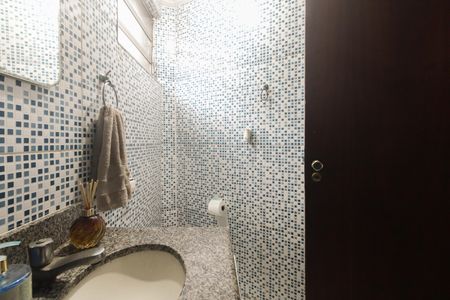 Casa à venda com 270m², 5 quartos e 2 vagasBanheiro 2