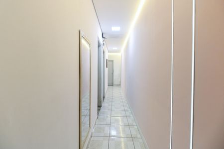 Casa à venda com 270m², 5 quartos e 2 vagasCorredor de Acesso - Casa 2