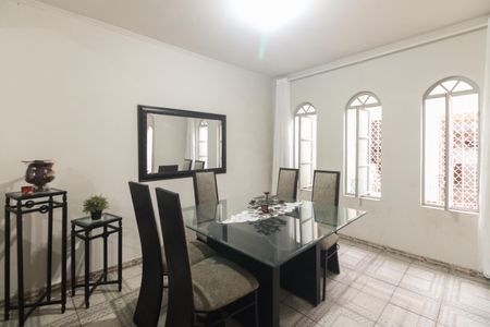 Casa à venda com 270m², 5 quartos e 2 vagasSala 