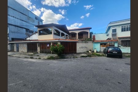 Casa para alugar com 90m², 2 quartos e 2 vagasFachada