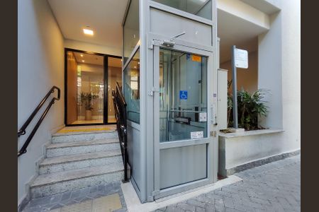 Studio para alugar com 40m², 1 quarto e sem vaga Studio para alugar com 40m², 1 quarto e sem vagaFachada e portaria