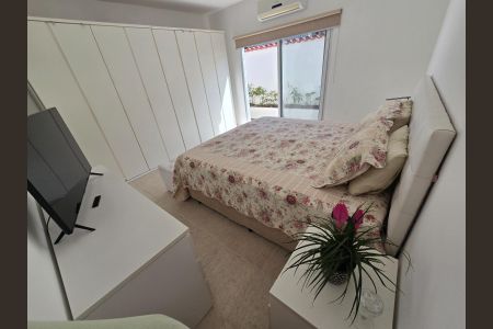 Casa de condomínio à venda com 230m², 3 quartos e 3 vagas Casa de condomínio à venda com 230m², 3 quartos e 3 vagasQuarto