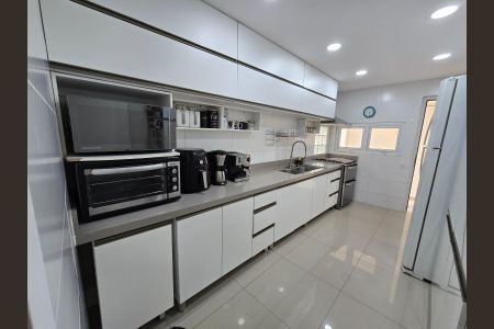 Casa de condomínio à venda com 230m², 3 quartos e 3 vagas Casa de condomínio à venda com 230m², 3 quartos e 3 vagasCozinha