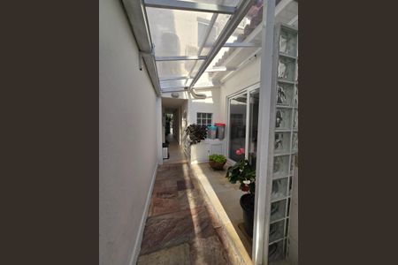 Casa de condomínio à venda com 230m², 3 quartos e 3 vagas Casa de condomínio à venda com 230m², 3 quartos e 3 vagasÁrea de Serviço