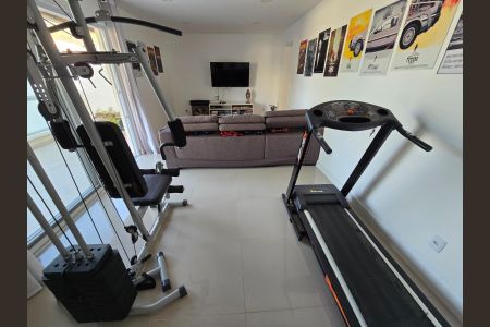 Sala de casa de condomínio para alugar com 3 quartos, 230m² em Taquara, Rio de Janeiro