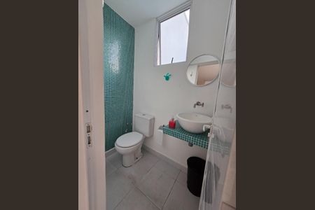 Casa de condomínio à venda com 230m², 3 quartos e 3 vagas Casa de condomínio à venda com 230m², 3 quartos e 3 vagasBanheiro