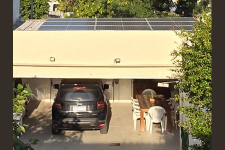 Casa de condomínio à venda com 230m², 3 quartos e 3 vagas Casa de condomínio à venda com 230m², 3 quartos e 3 vagasGaragem e Painel Solar