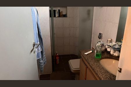 Apartamento à venda com 100m², 3 quartos e 2 vagas Apartamento à venda com 100m², 3 quartos e 2 vagasBanheiro