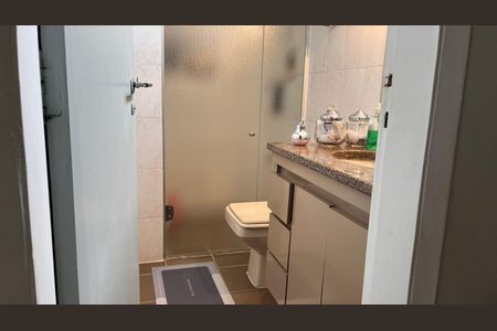Apartamento à venda com 100m², 3 quartos e 2 vagas Apartamento à venda com 100m², 3 quartos e 2 vagasBanheiro