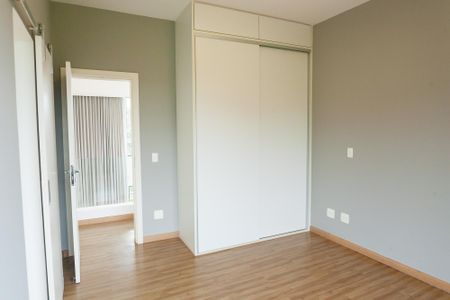 Casa à venda com 240m², 3 quartos e 4 vagas Casa à venda com 240m², 3 quartos e 4 vagassemi suite 2